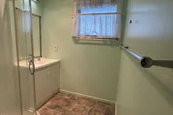 1/2  Newbourne Crescent, Redwoodtown