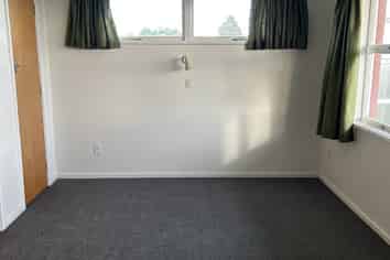 1/2  Newbourne Crescent, Redwoodtown