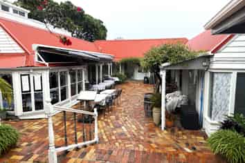 CHARACTER SPACE WITH COURTYARD
