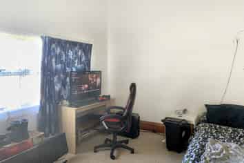 127 College Road, Hexton