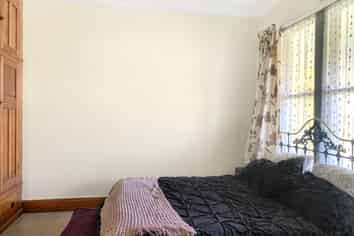 127 College Road, Hexton