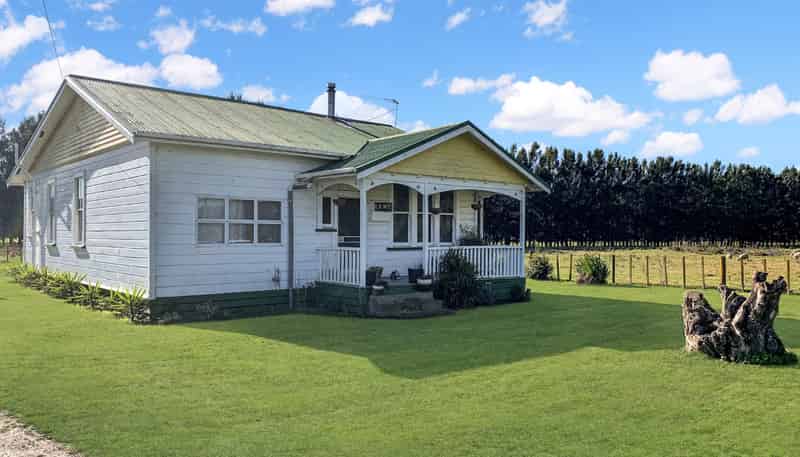 127 College Road, Hexton