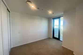 205/6 Waikumete Road, Glen Eden