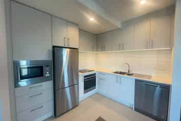 205/6 Waikumete Road, Glen Eden