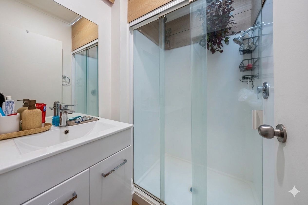 Owner Says Sell - Property must be SOLD ! - Więcej