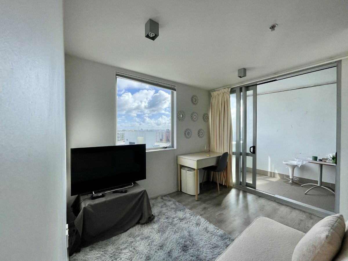 One Bedroom Apartment With Balcony - Widok 3