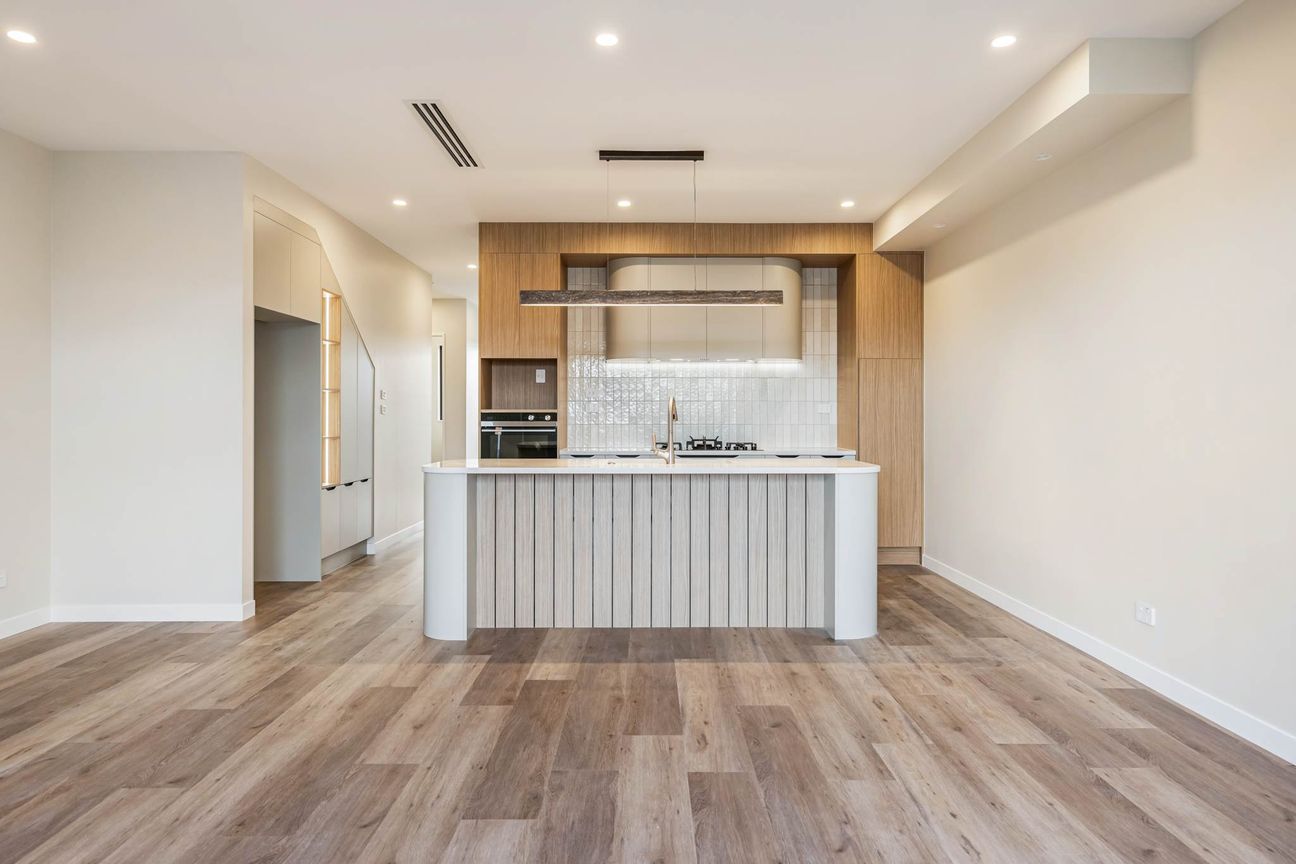 Opportunity Alert – Stylish Townhouse! - Vista 2