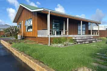 23a Crispe Road, Clarks Beach