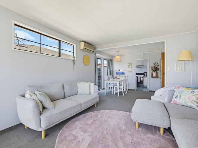 2/37 Middle Road, Havelock North