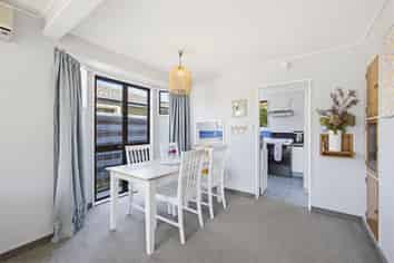 2/37 Middle Road, Havelock North