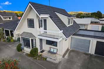 2/37 Middle Road, Havelock North