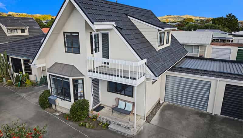 2/37 Middle Road, Havelock North