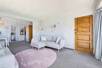 2/37 Middle Road, Havelock North