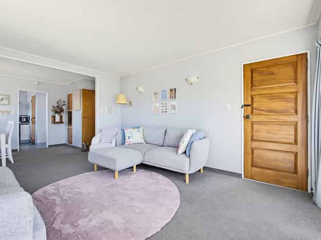 2/37 Middle Road, Havelock North