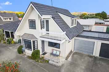 2/37 Middle Road, Havelock North