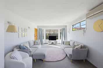 2/37 Middle Road, Havelock North