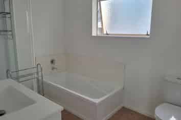 4050A Great North Road, Glen Eden