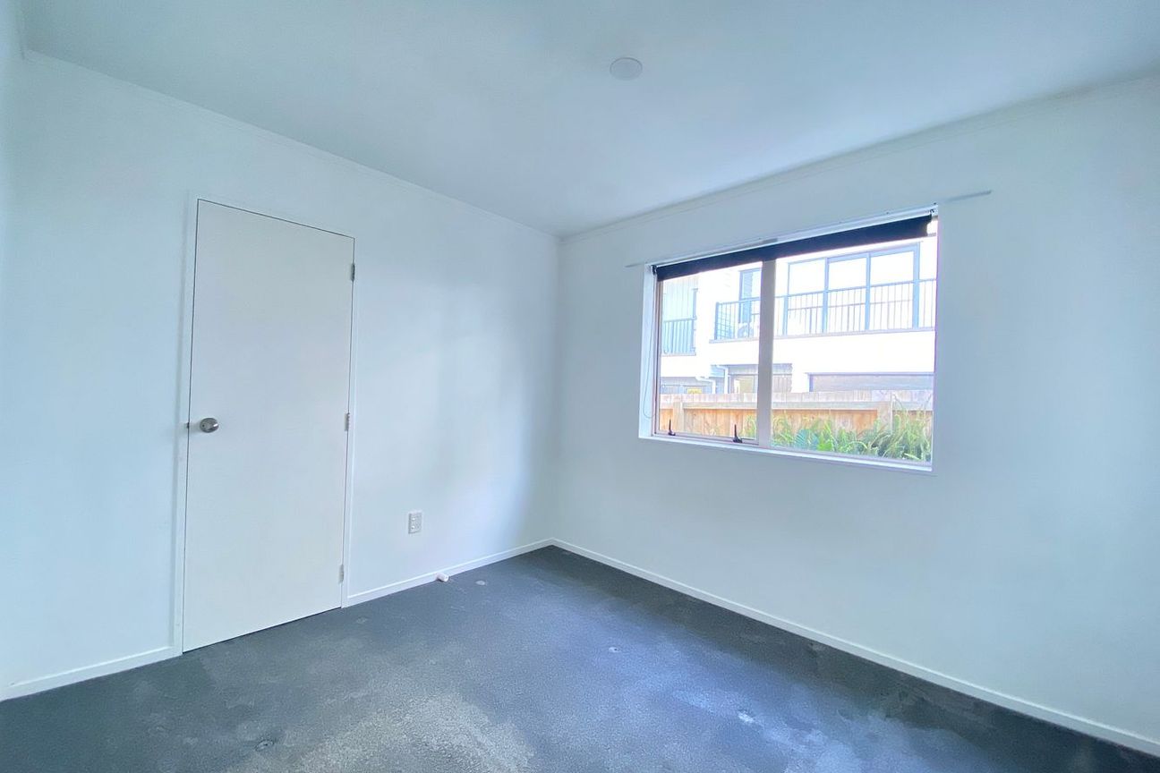 Ready To Move 3-Bedroom Home with Large Backyard - Mehr