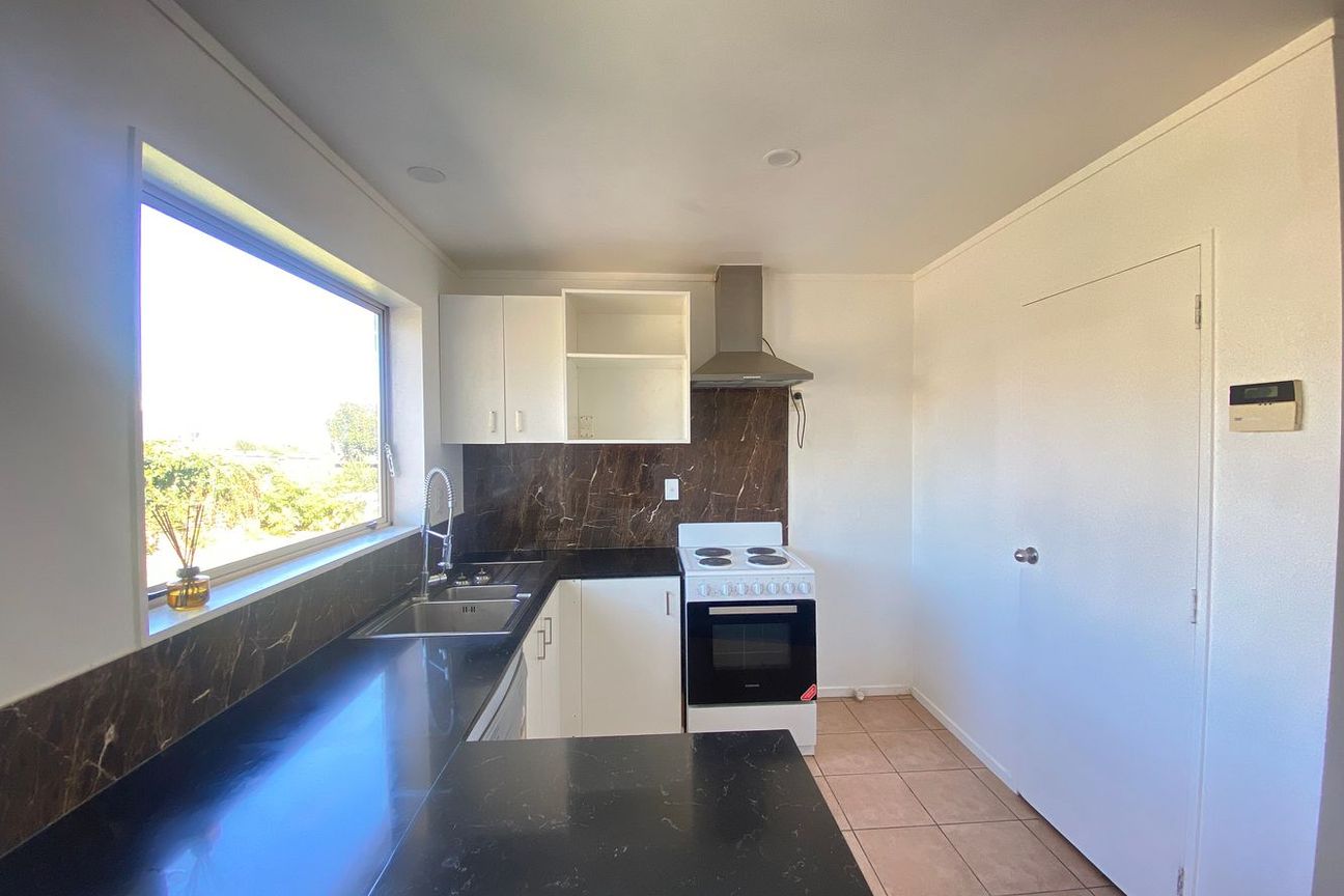 Ready To Move 3-Bedroom Home with Large Backyard - Ansicht 4