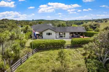 240  Three Oaks Drive, Dairy Flat