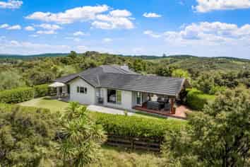 240  Three Oaks Drive, Dairy Flat