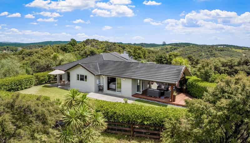 240  Three Oaks Drive, Dairy Flat