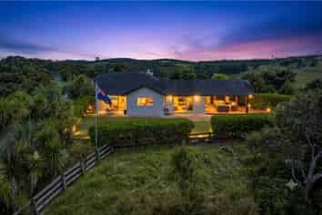 240  Three Oaks Drive, Dairy Flat