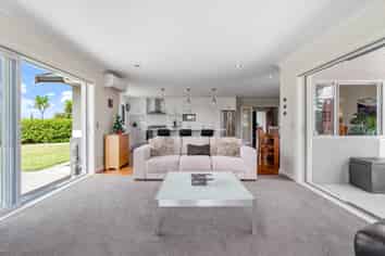 240  Three Oaks Drive, Dairy Flat