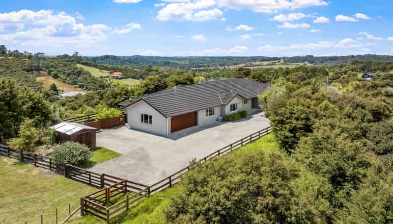 240  Three Oaks Drive, Dairy Flat