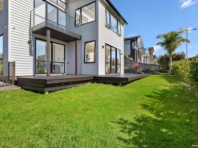 13 Caldera Drive, Long Bay