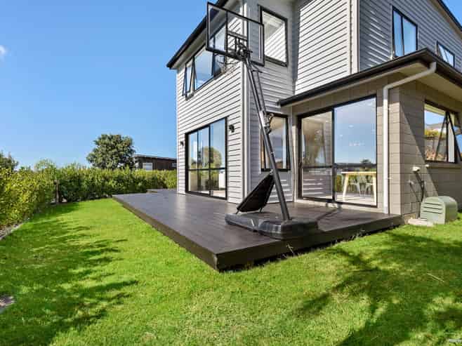 13 Caldera Drive, Long Bay