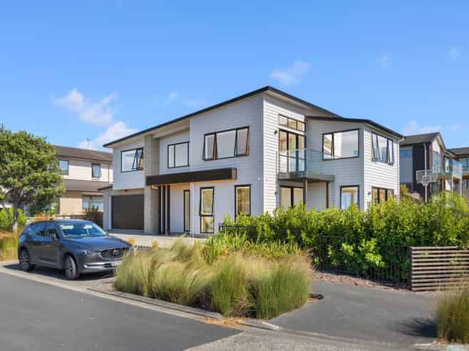 13 Caldera Drive, Long Bay