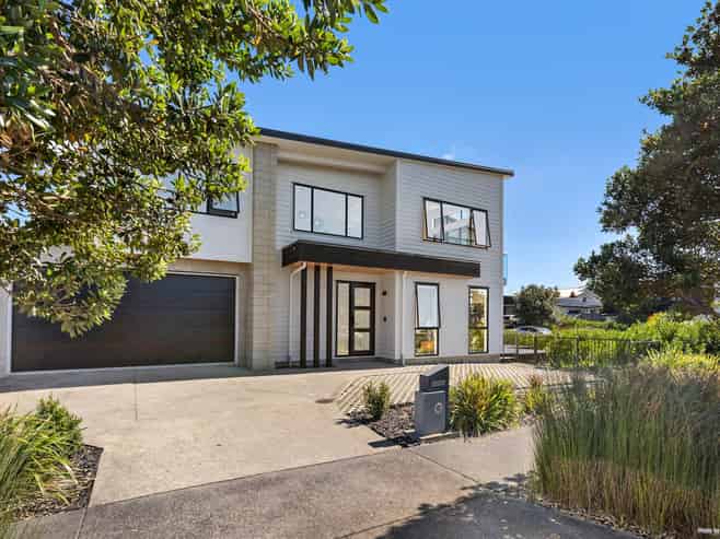 13 Caldera Drive, Long Bay