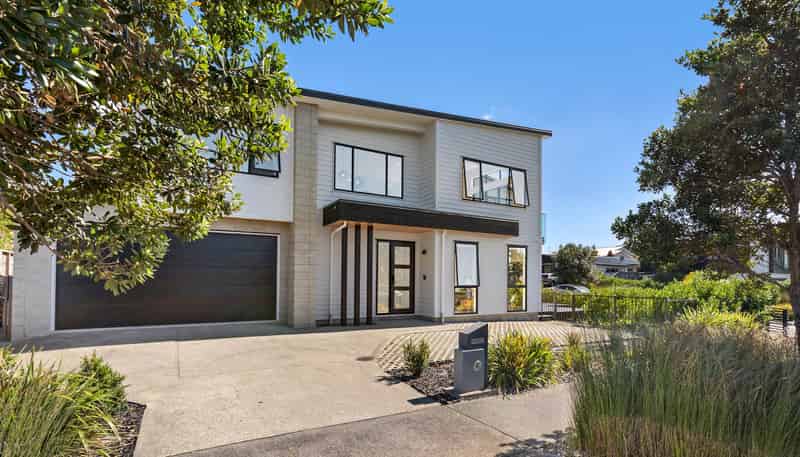 13 Caldera Drive, Long Bay