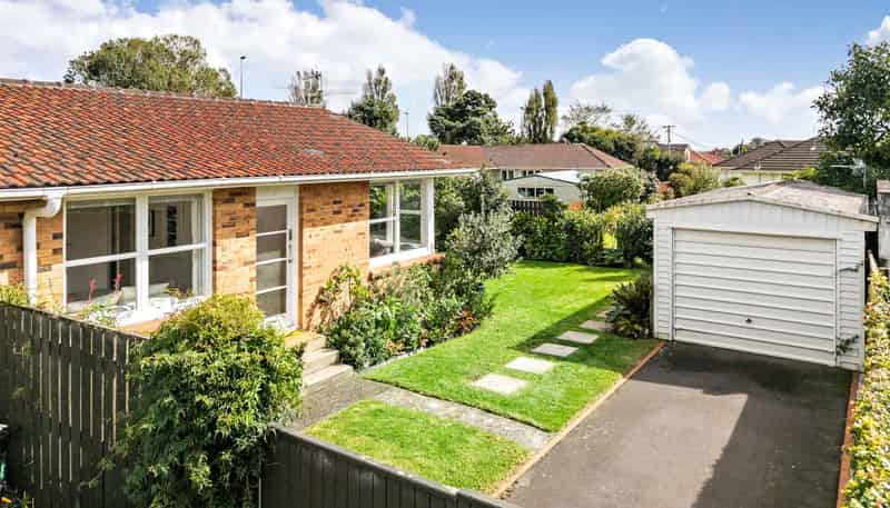 4/11 Preston Avenue, Mount Albert