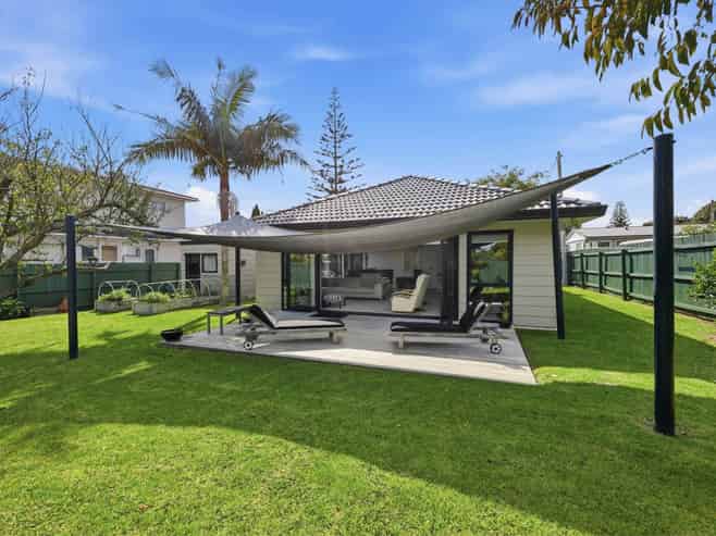 2/330 Rangatira Road, Beach Haven