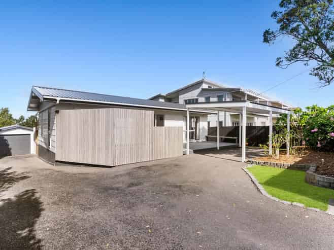 1373 Whangaparaoa Road, Army Bay