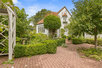 25 Hall Street, Cambridge