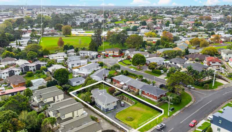 10 Awaroa Road, SUNNYVALE