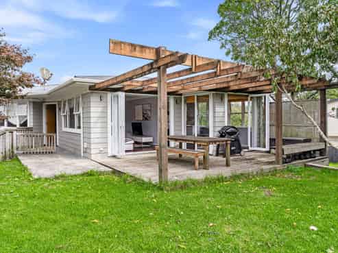 10 Awaroa Road, SUNNYVALE