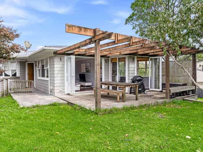 10 Awaroa Road, SUNNYVALE