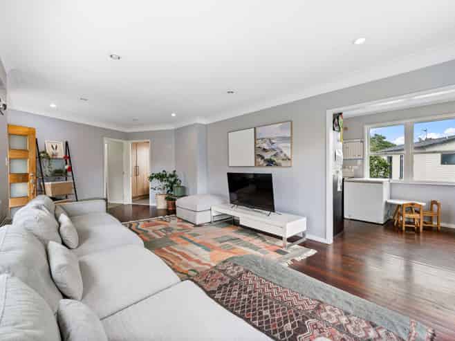 10 Awaroa Road, SUNNYVALE