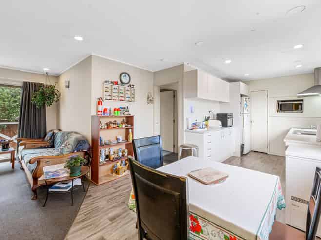 2/13 Paton Avenue, TE ATATU SOUTH