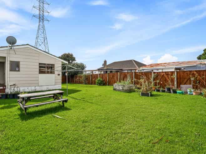 2/13 Paton Avenue, TE ATATU SOUTH