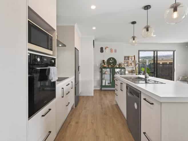 180  Adler Drive, Ohauiti