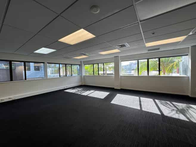 CENTRAL TAKAPUNA OFFICE - FLEXIBLE TERMS
