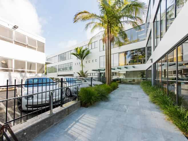 CENTRAL TAKAPUNA OFFICE - FLEXIBLE TERMS
