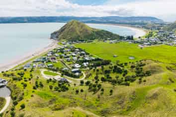 87 Lochiel Street, Mahia