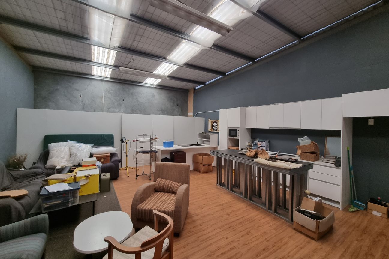 Rent includes outgoings and is negotiable - Vaade 6
