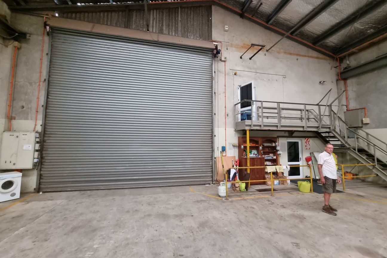 Rent includes outgoings and is negotiable - Vaade 4